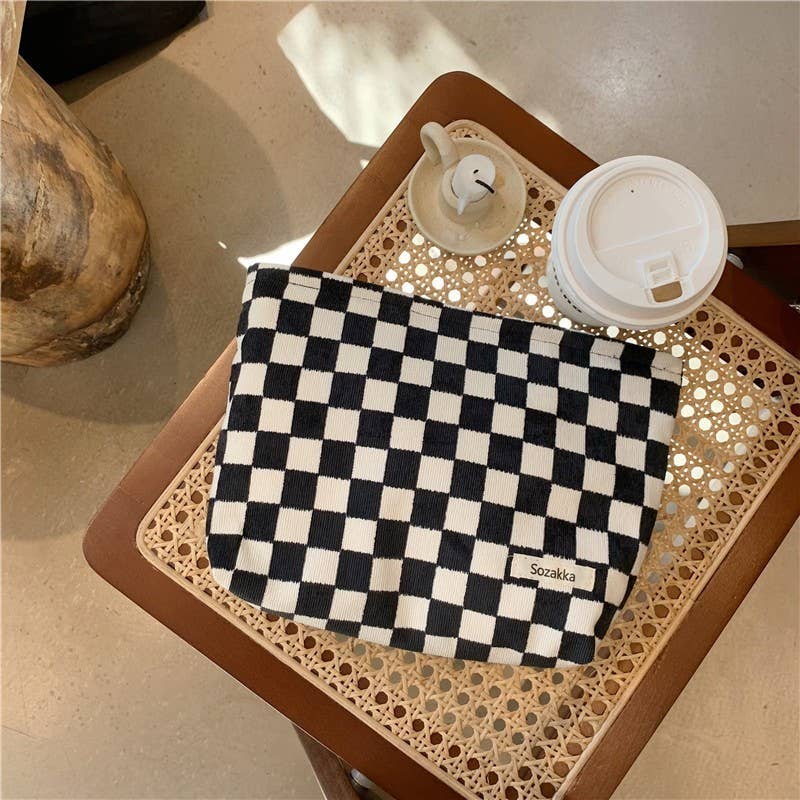 TRAVEL POUCH